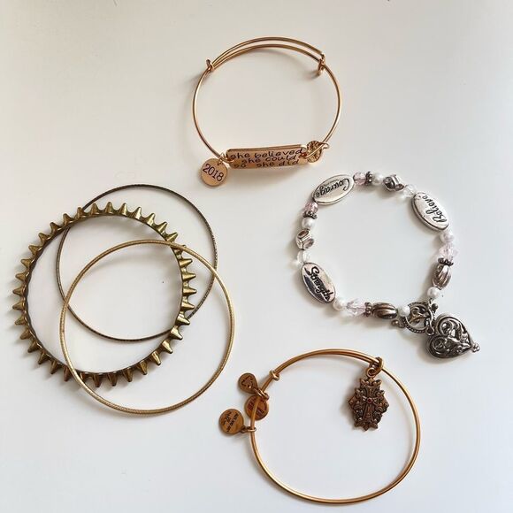 Assorted Bracelet Lot - Picture 1 of 5